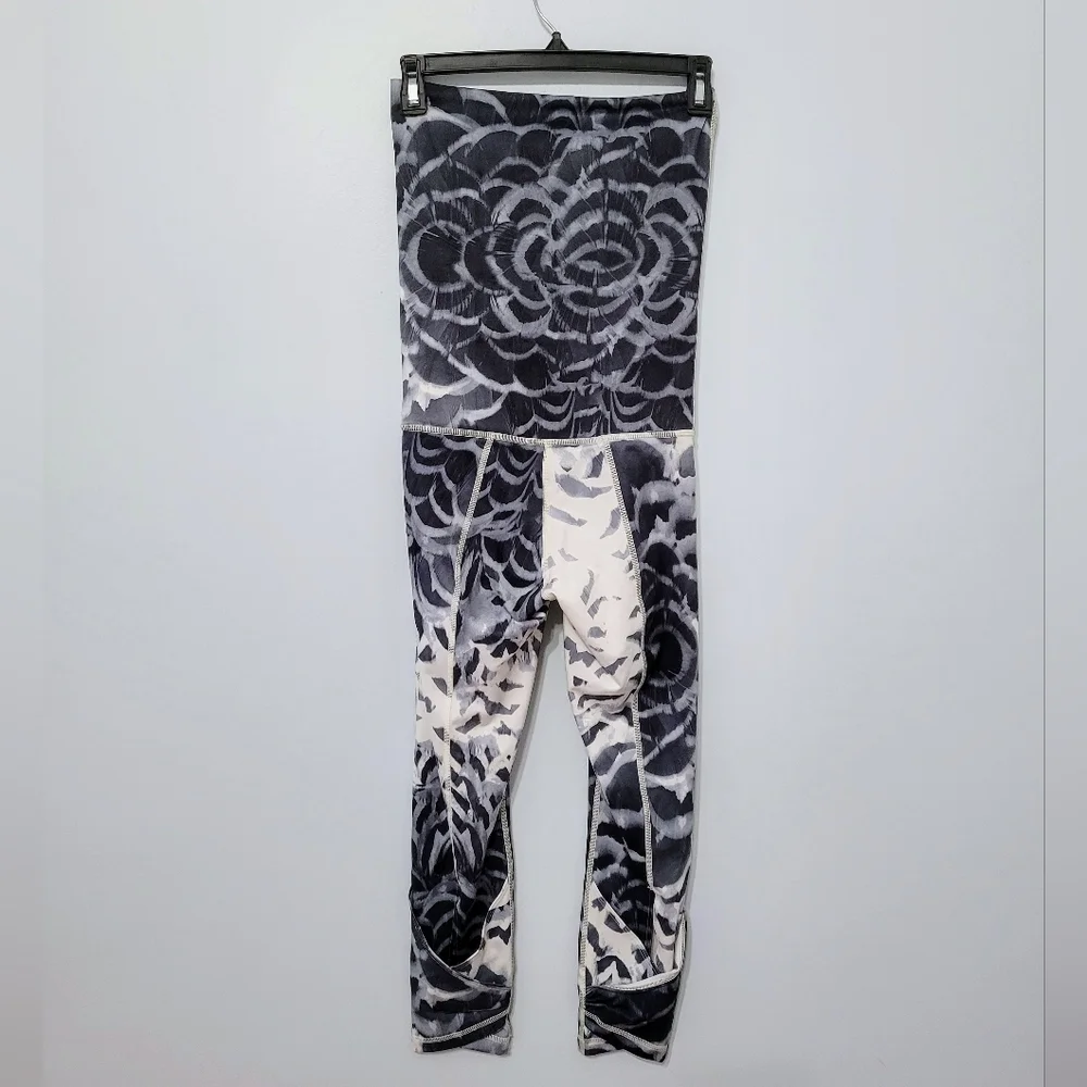 Lululemon Wunder Under Pant SE Dance in Pretty Plume Angel Wing Black Size Gym